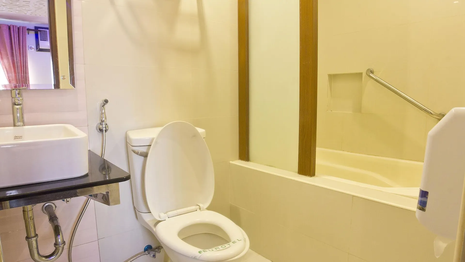 Eurotel Makati Makati City Szálloda