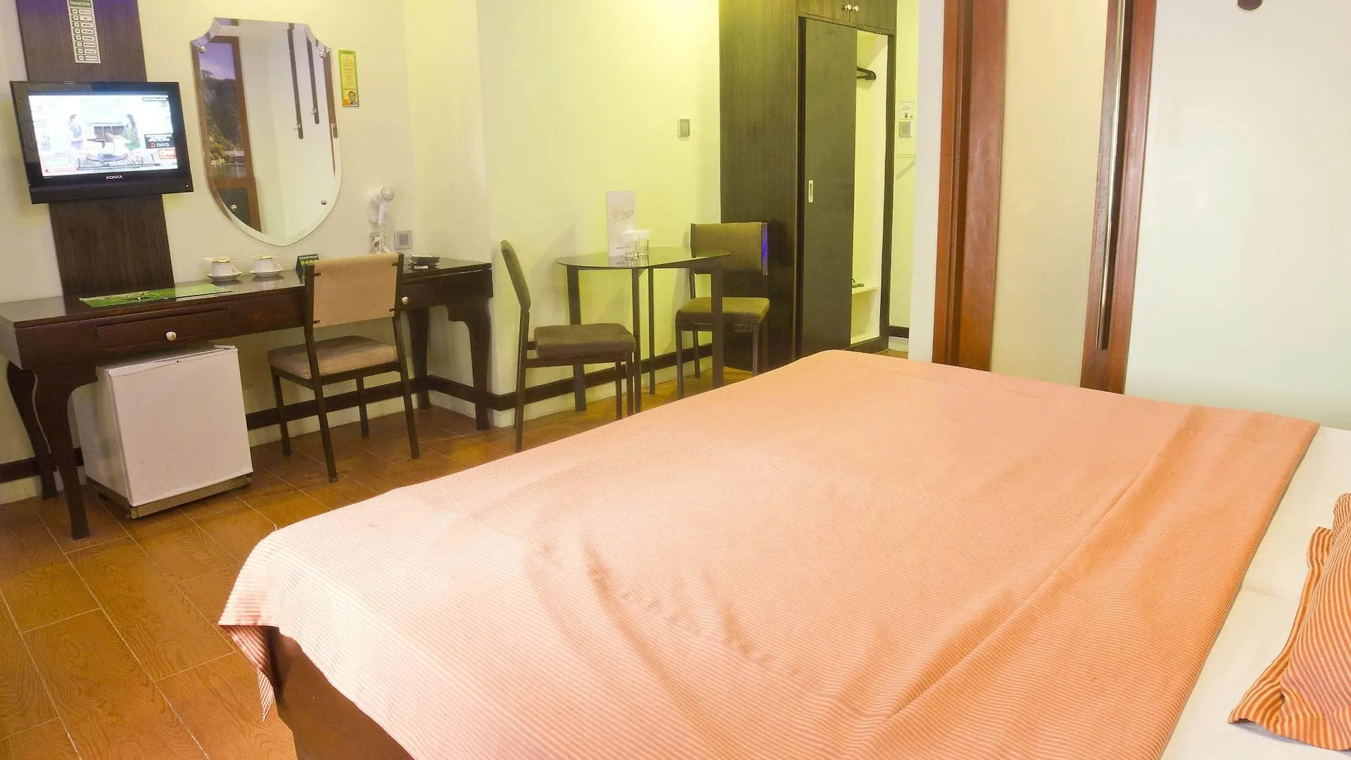 Eurotel Makati Makati City Szálloda
